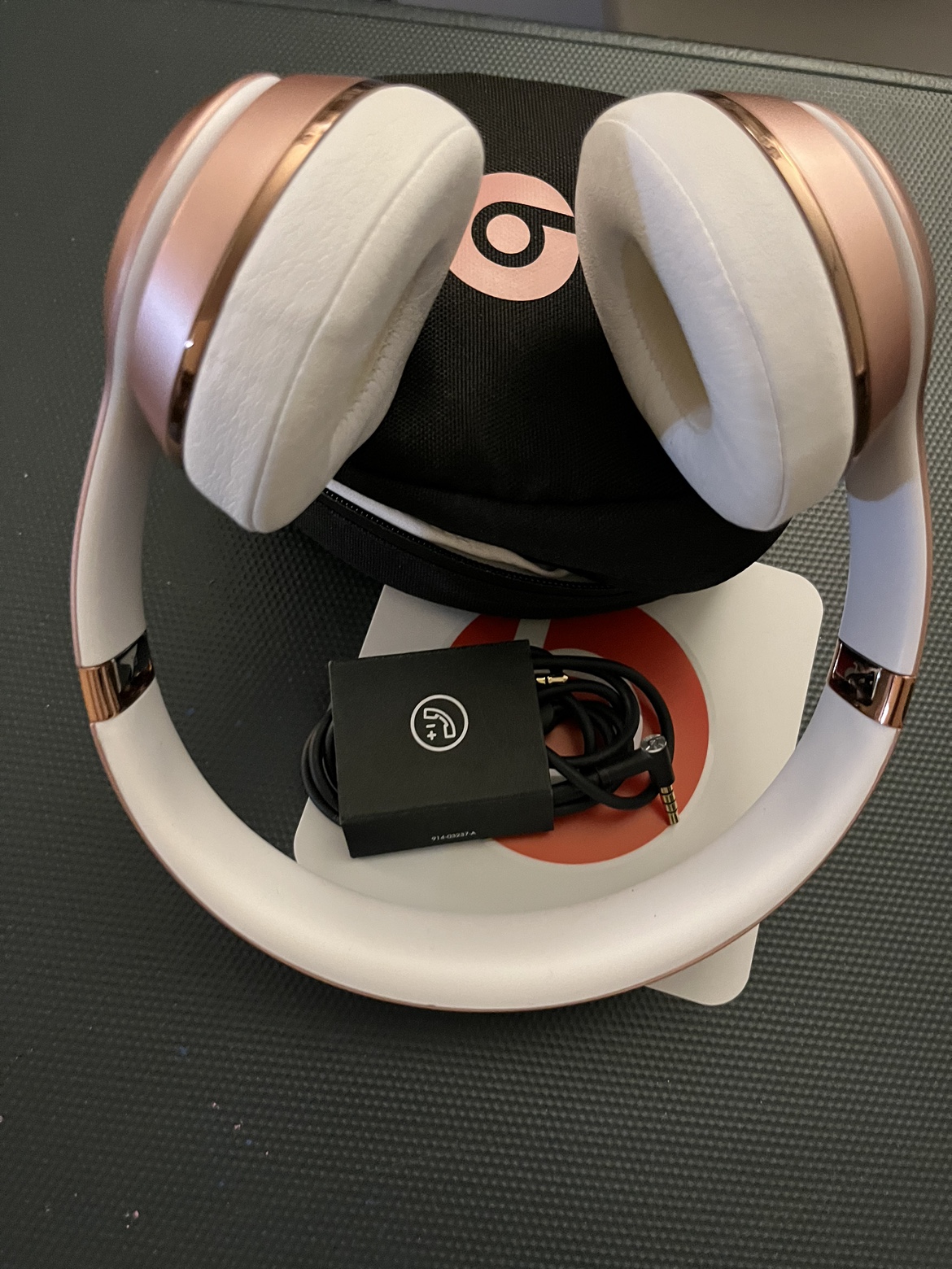 Beats Solo 3 Wireless Headphones - photo 4