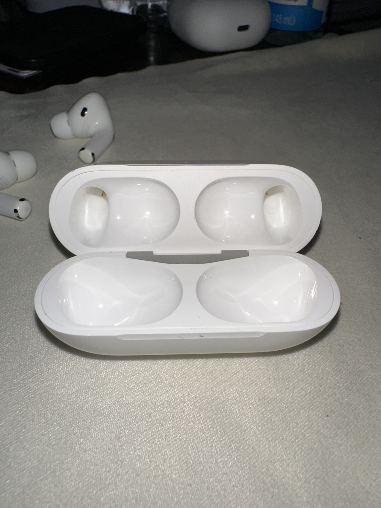 Apple AirPods (1st Gen) - photo 3