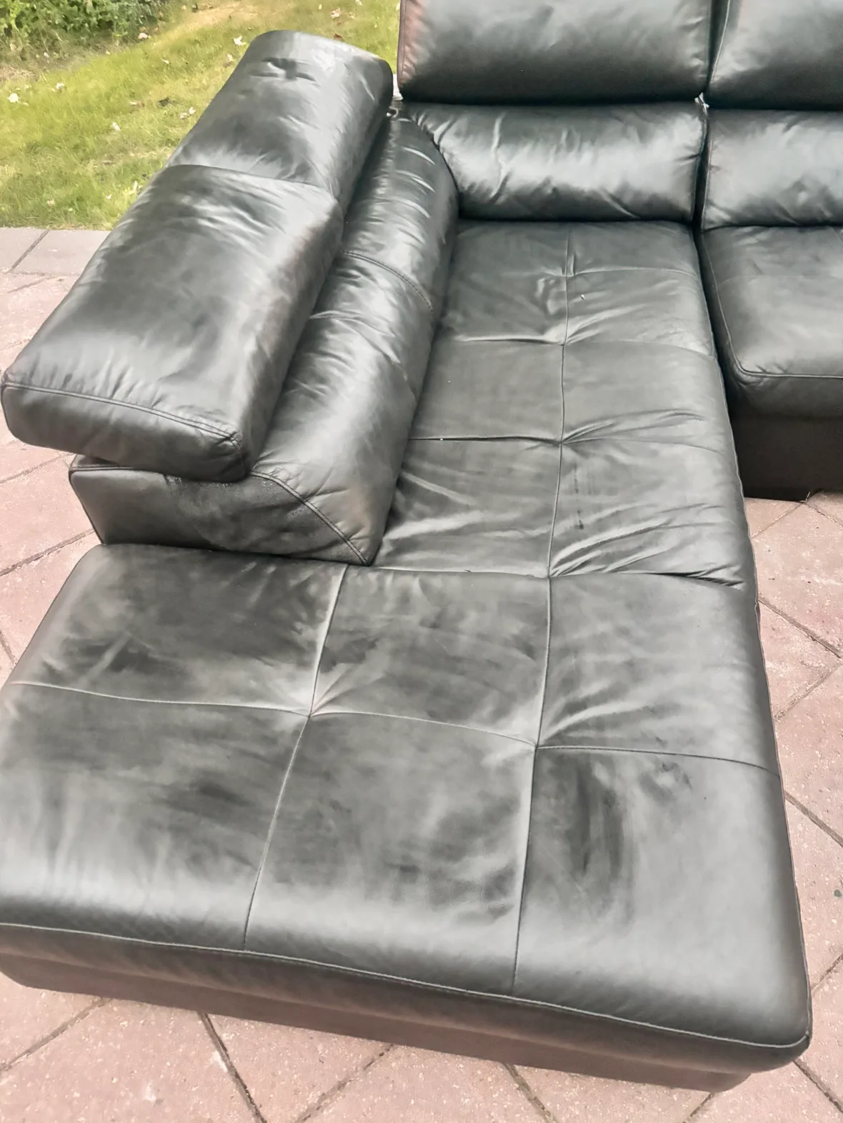 Black Leather Sectional image indicator(6)