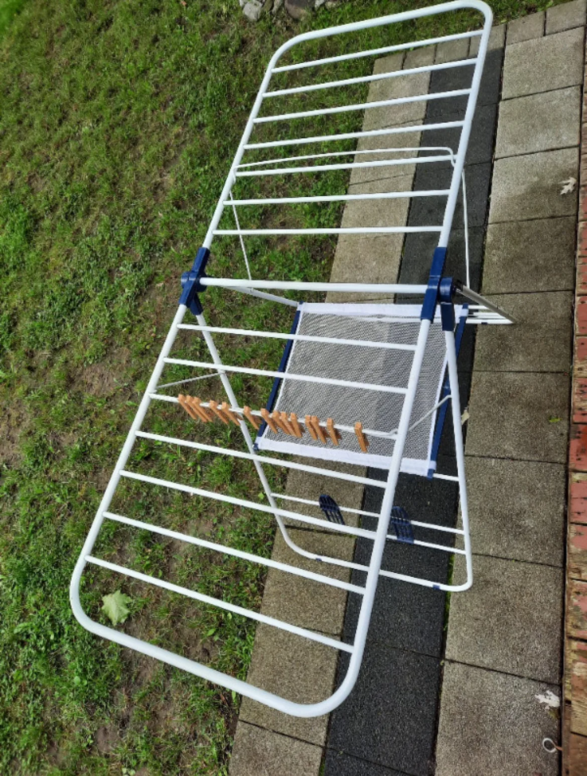 Folding Clothes Drying Rack thumbnail