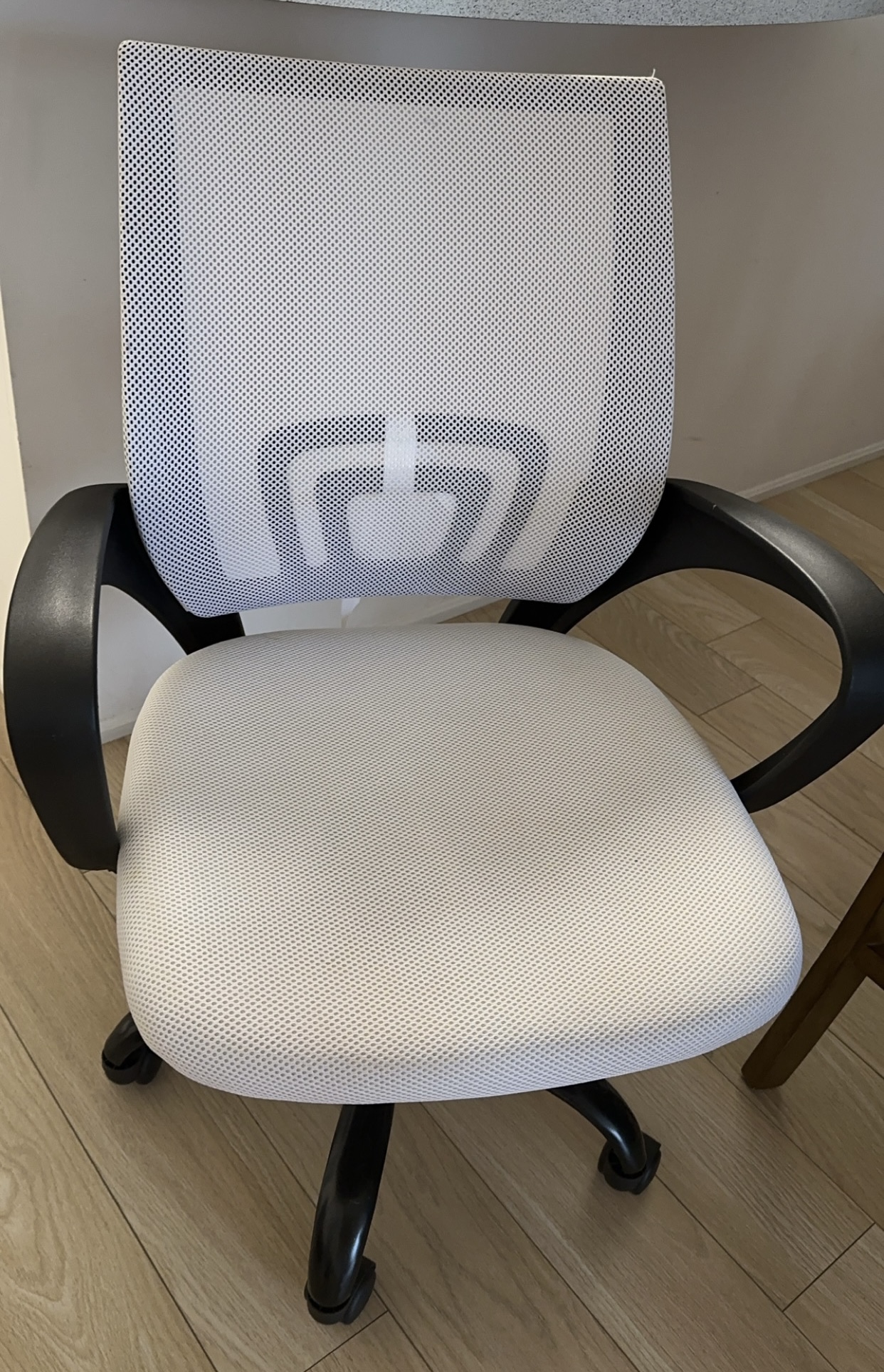 White Mesh Office Chair - photo 2