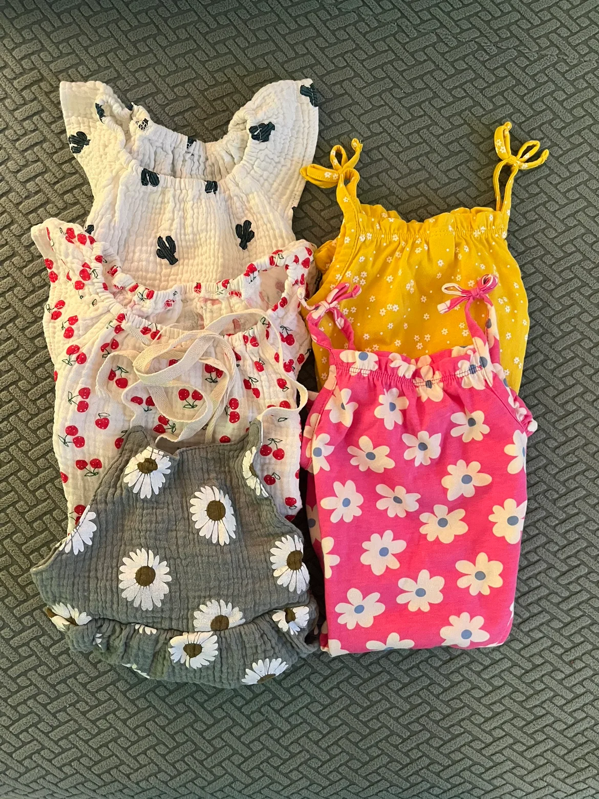 Set of 5 Baby Girl Clothes Rompers (0-6 Months) image indicator(2)