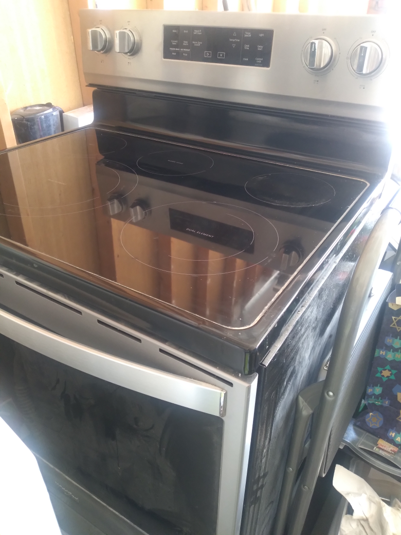 Whirlpool 30-inch Freestanding Electric Range YWF555S0RZ - photo 5