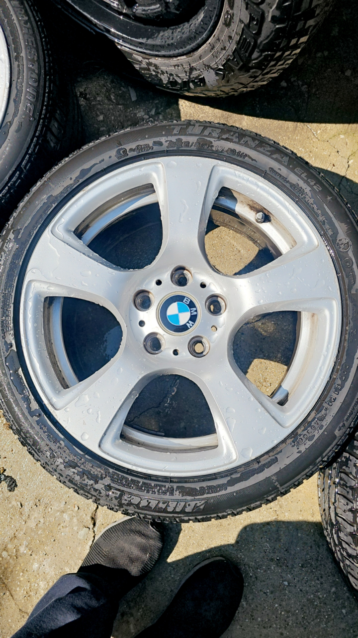 BMW 17" Wheels and Tires like new - photo 2