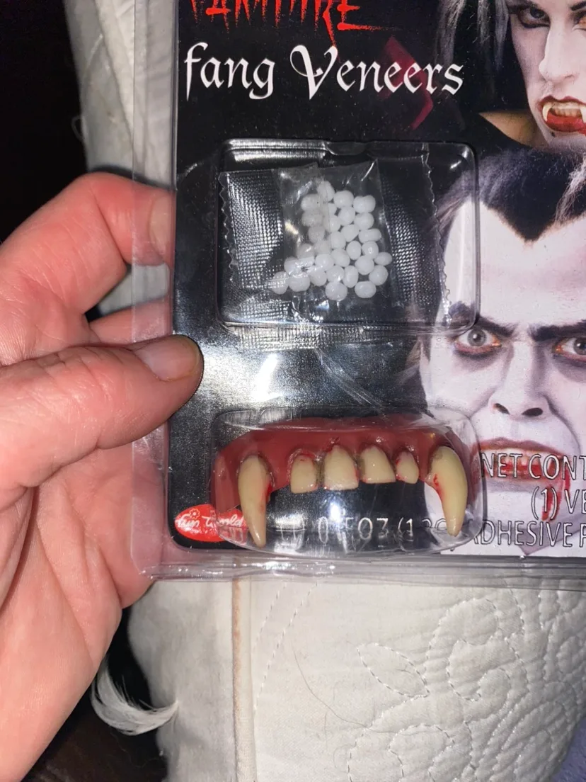 VAMPIRE FANG VENEERS image indicator(2)