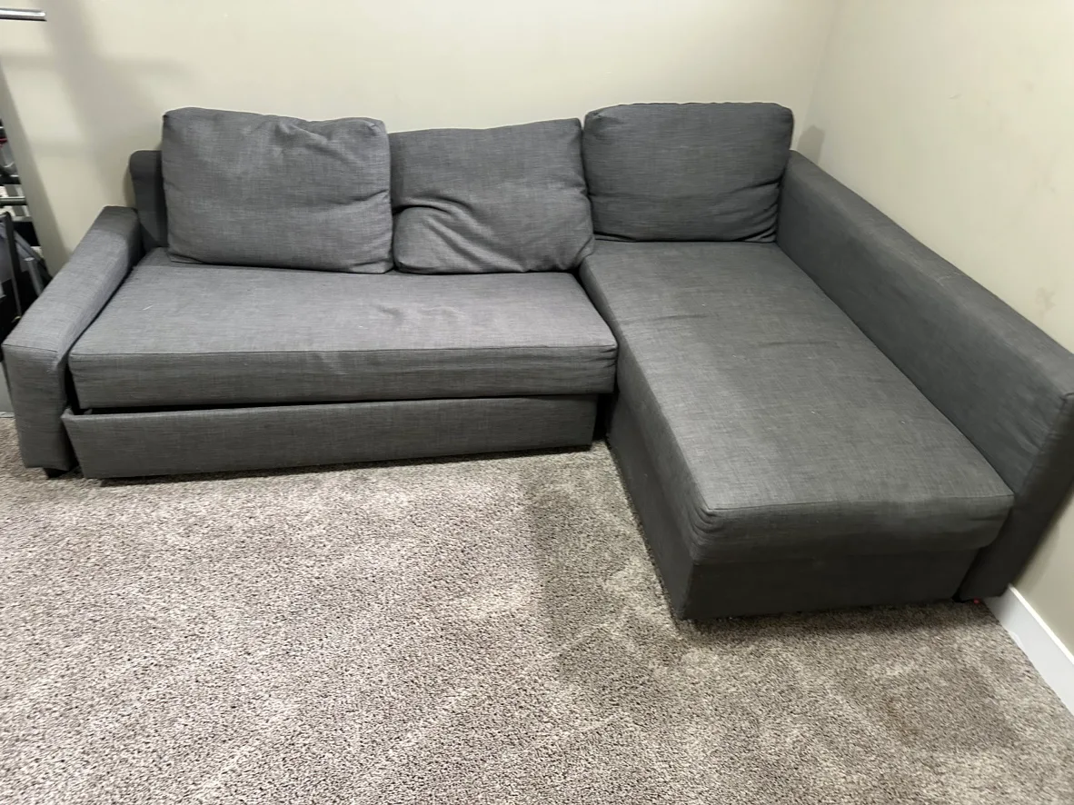 Free Couch🧡 thumbnail