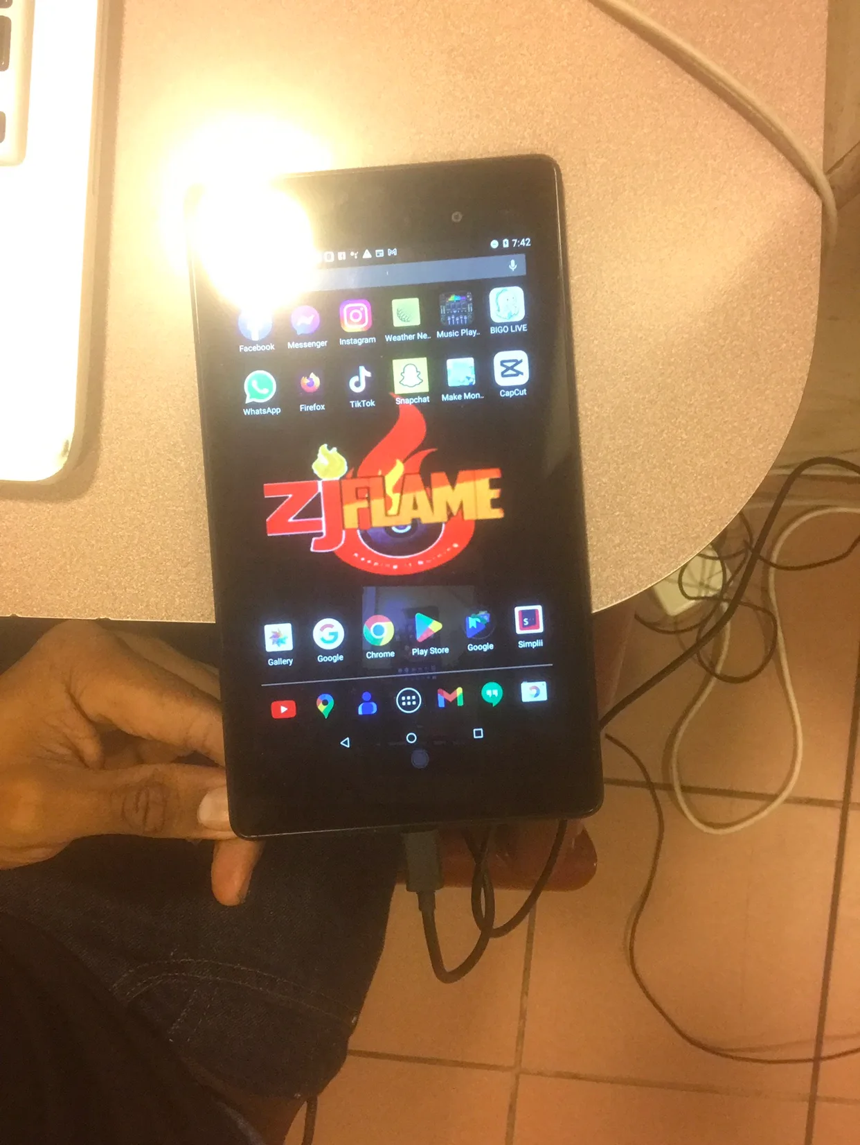 Nexus 7 (2013) Tablet 16gb unlocked thumbnail