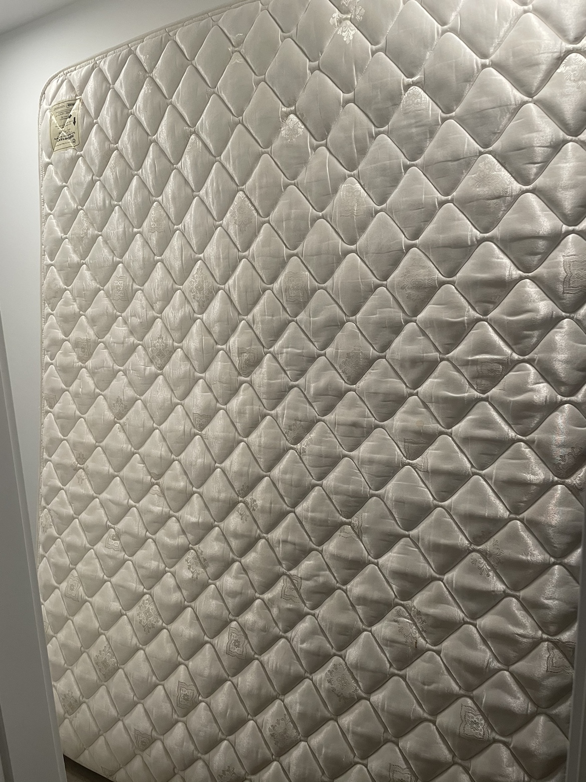 Queen mattress - photo 2