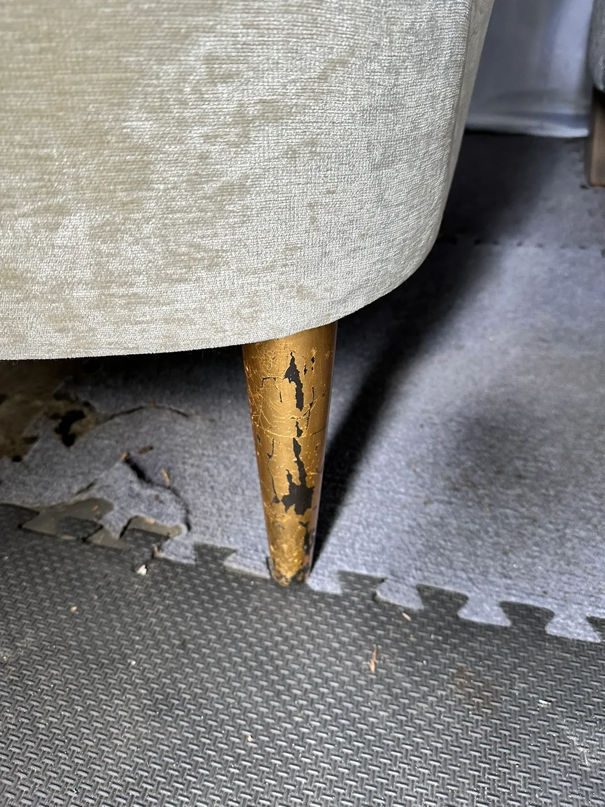 White Velvet Armchair image indicator(2)