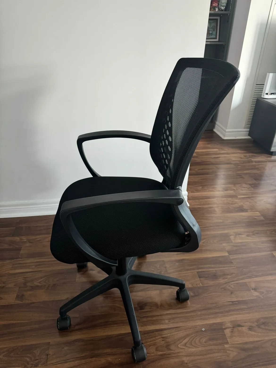 IKEA Micke White Desk with chair image indicator(8)