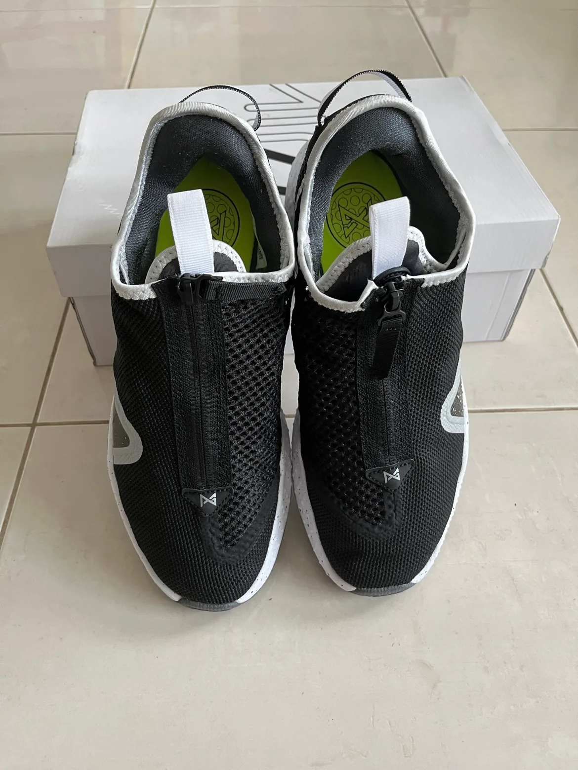 Nike Air Max 270 REACT. Brand new image indicator(3)