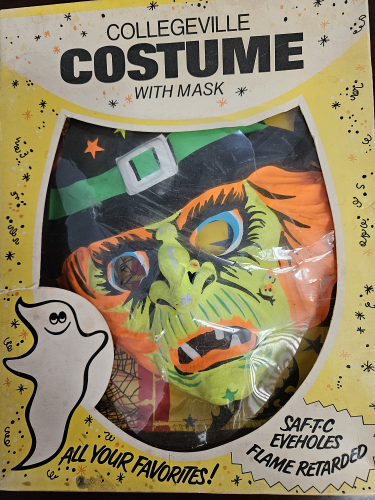 Vintage Collegeville & Ben Cooper Costumes - photo 2