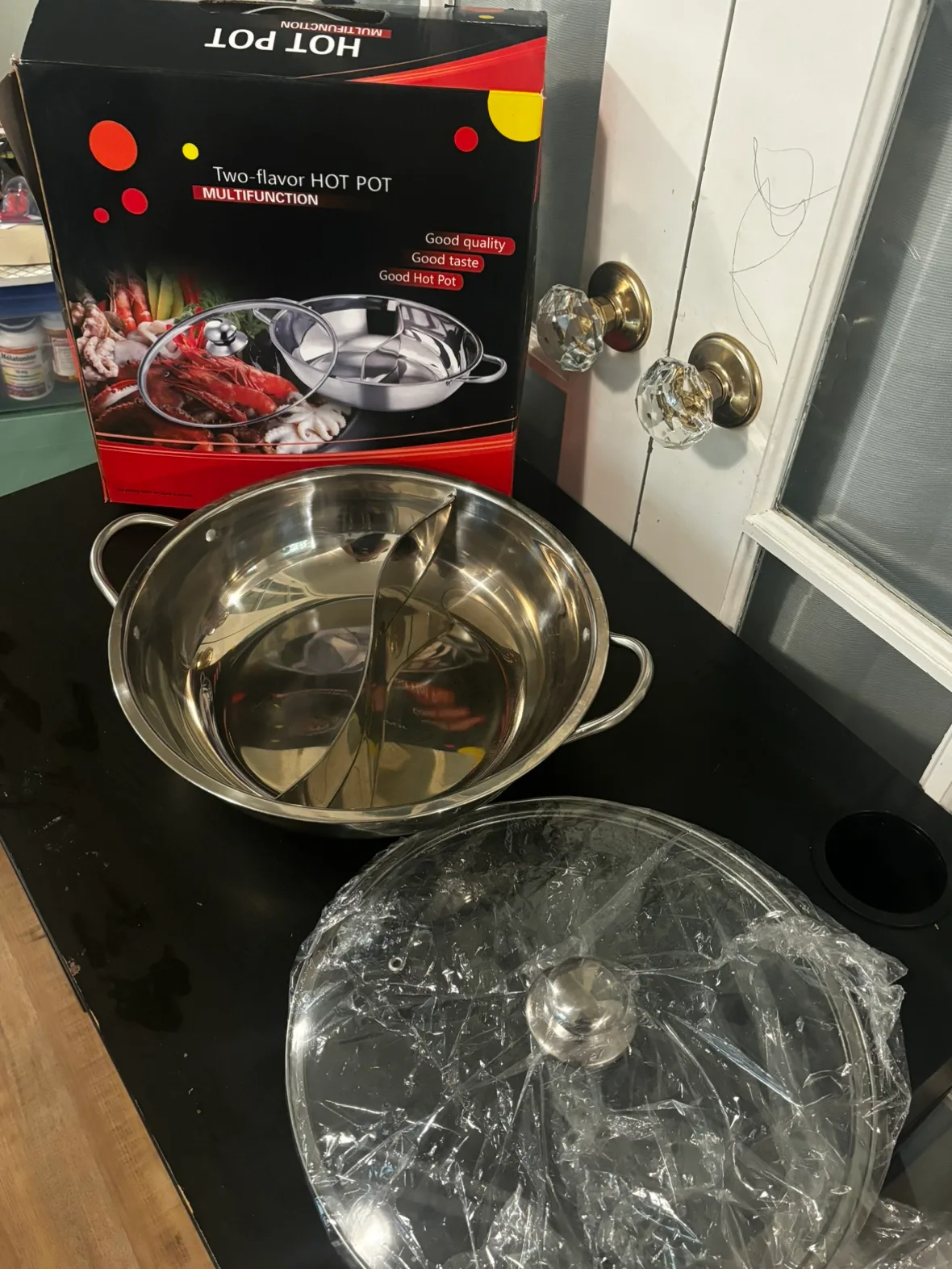 Two-Flavor Hot Pot New thumbnail