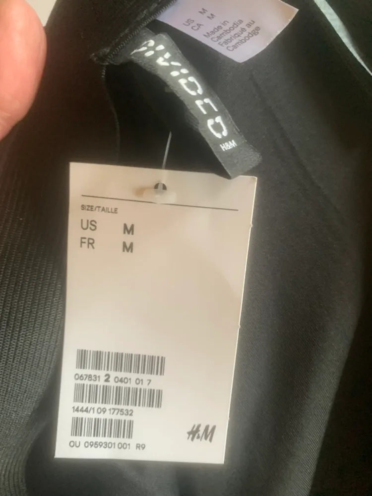 H&M Black Sequin Skirt image indicator(7)