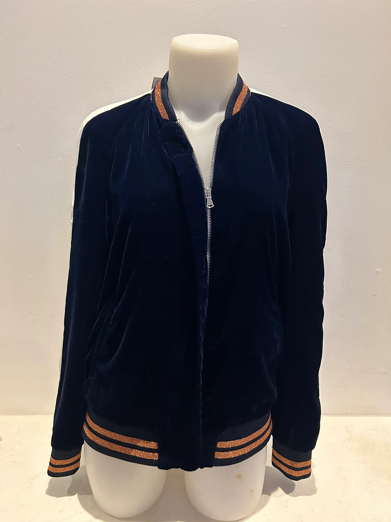 New with tags Zara velvet flower jacket image indicator(7)