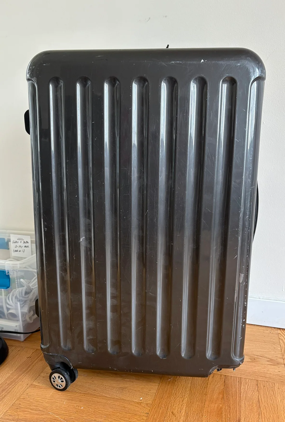Large Suitcase #freecycle thumbnail