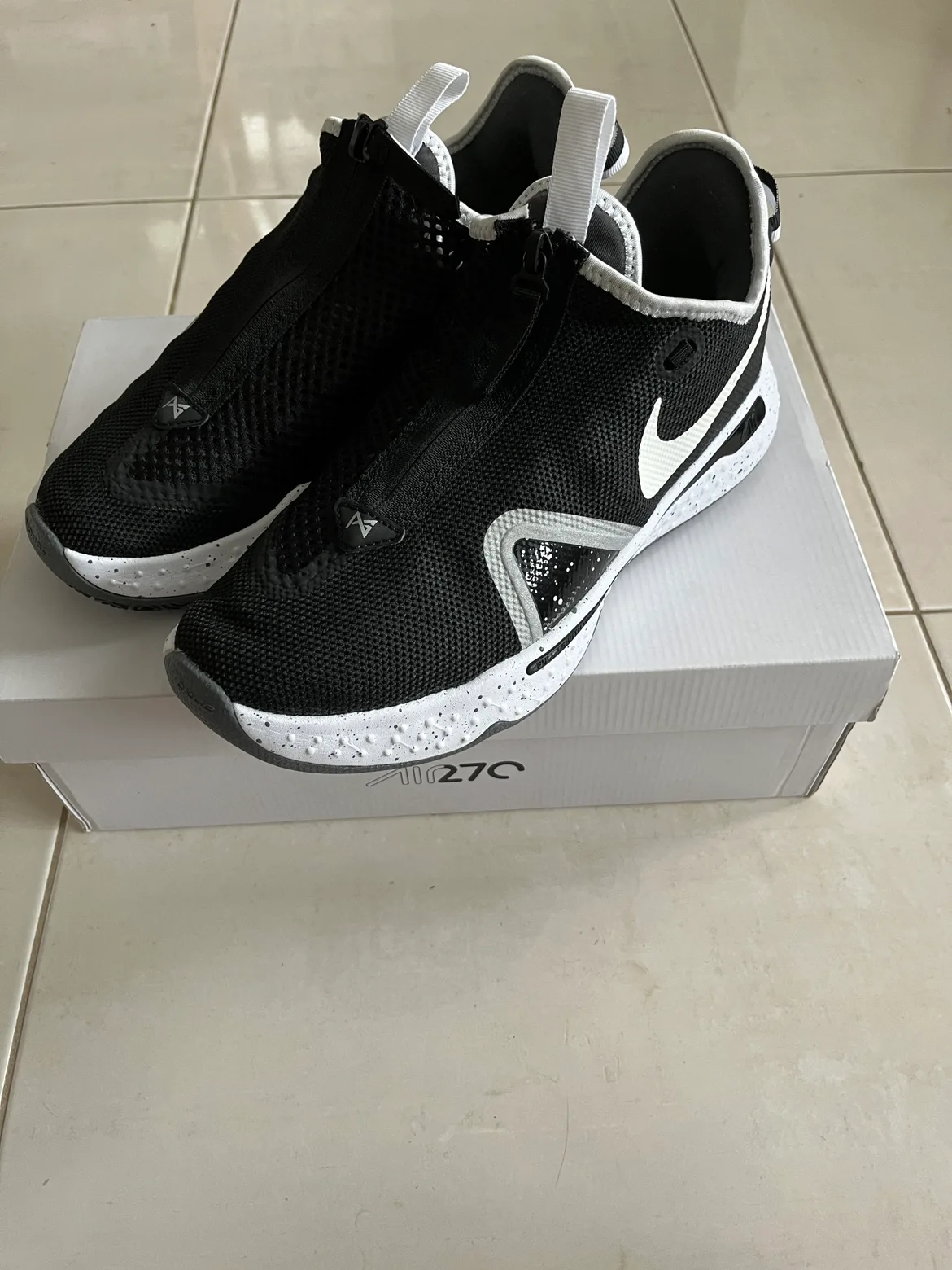 Nike Air Max 270 REACT. Brand new image indicator(4)