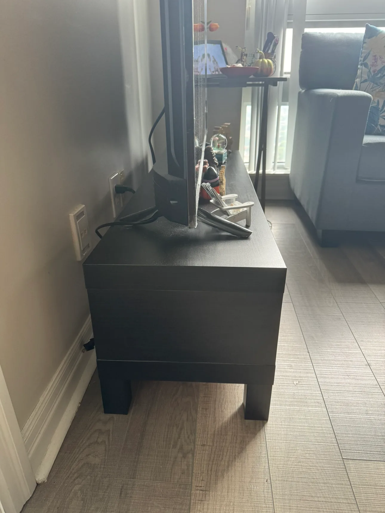 TV Stand image indicator(4)