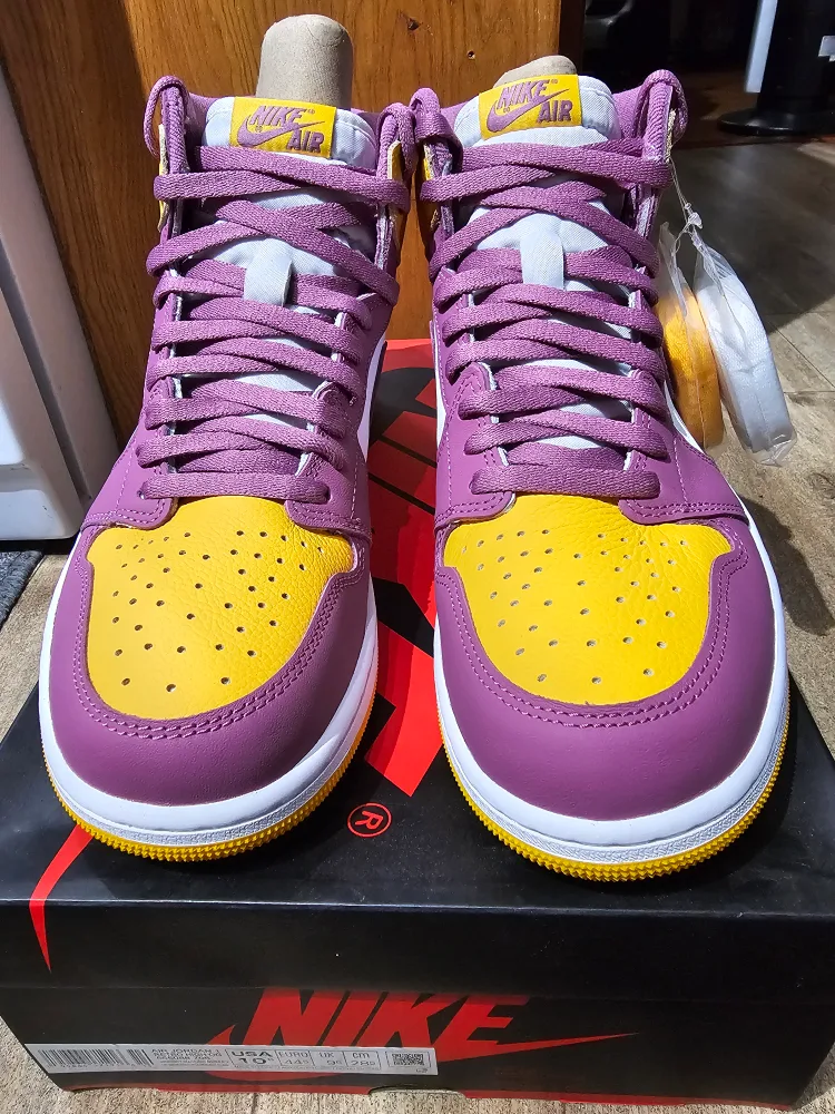 Air Jordan 1 Retro High OG "Brotherhood" thumbnail