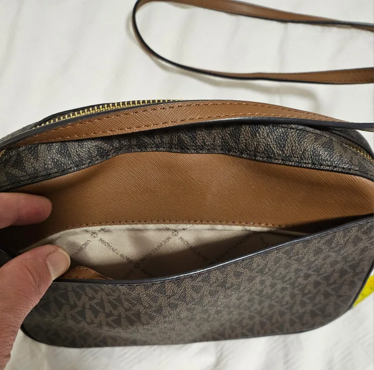 Michael Kors Crossbody Bag image indicator(7)