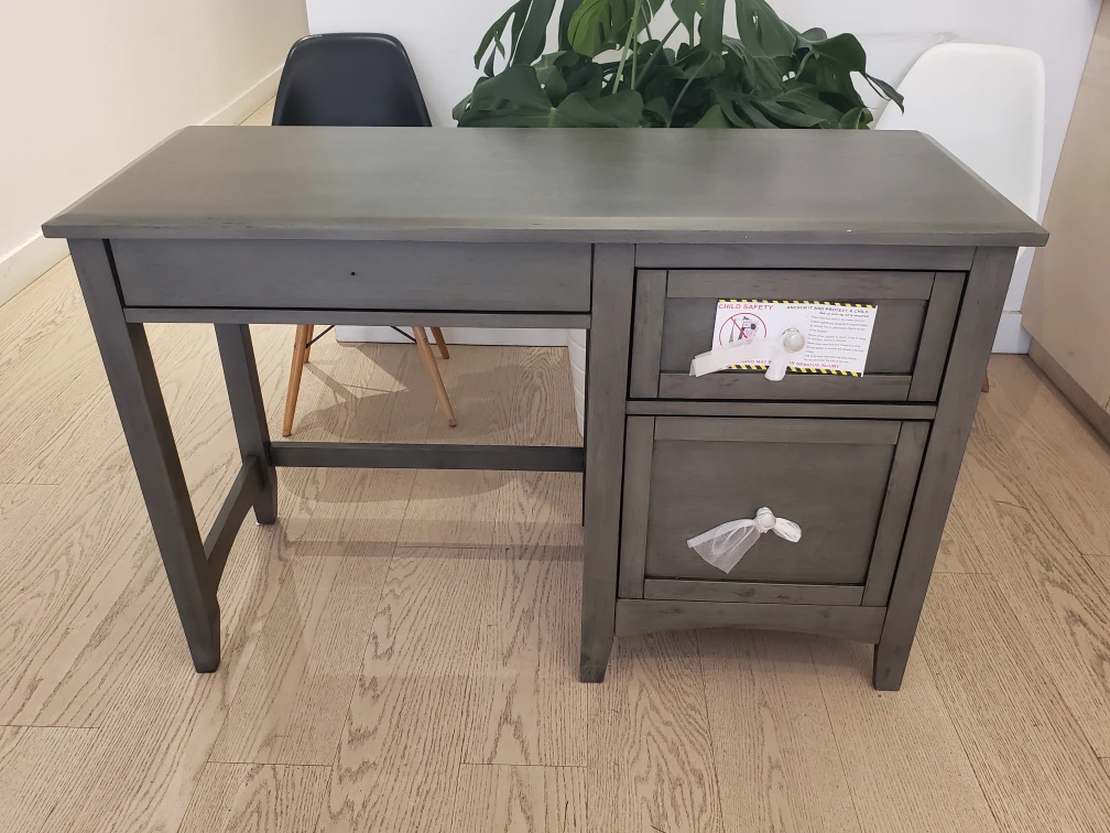 desk table