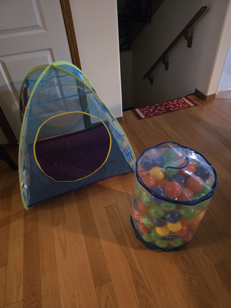 Toddler tent & soft balls