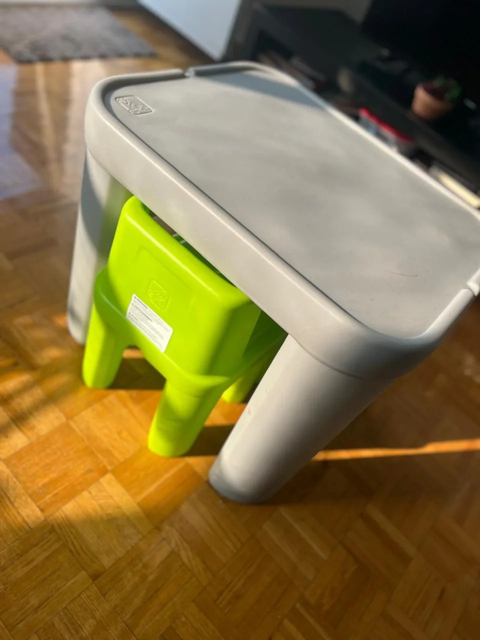 Kids Table and Chairs Set image indicator(3)