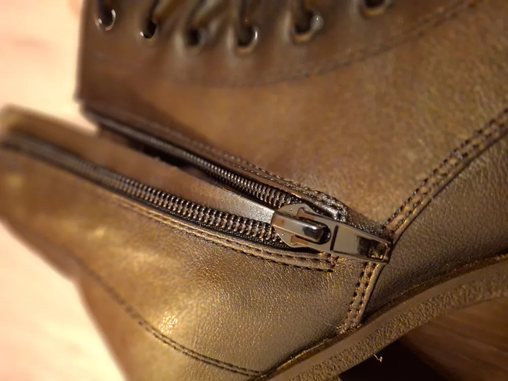 Black heeled ankle boots image indicator(3)