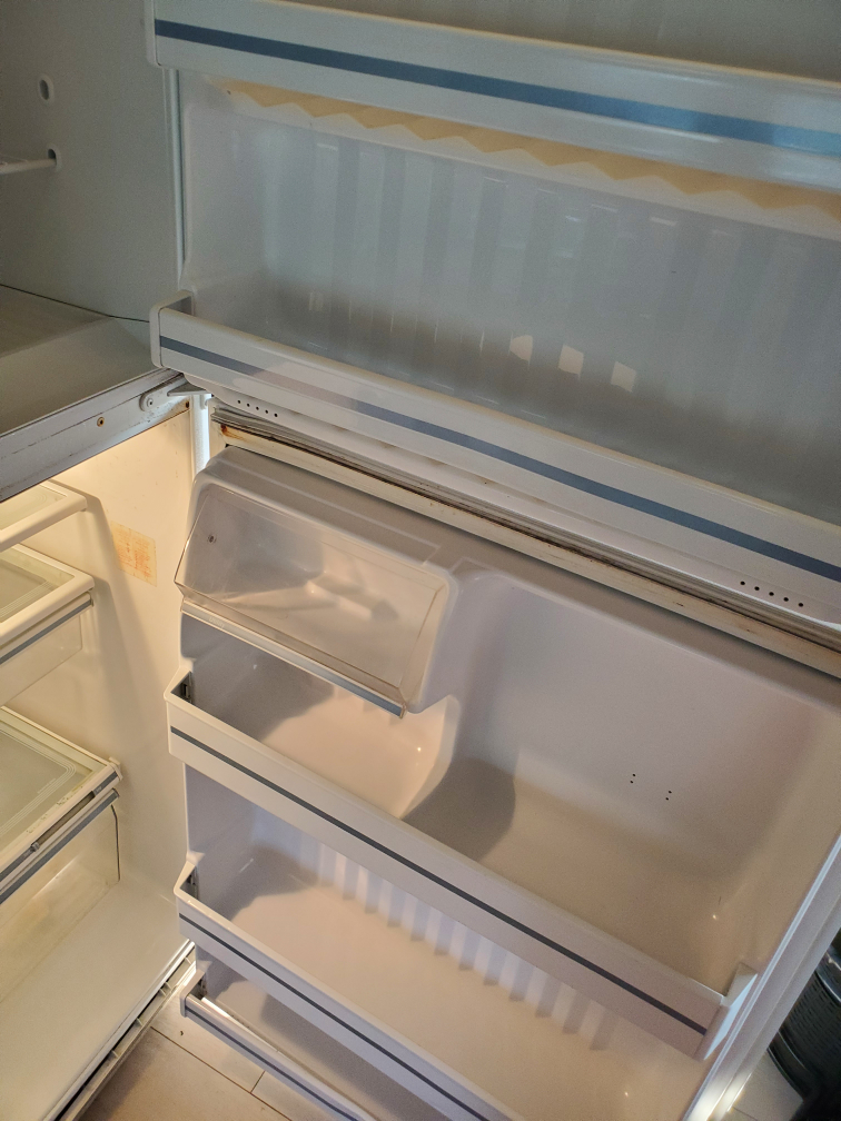 White Fridge - photo 2