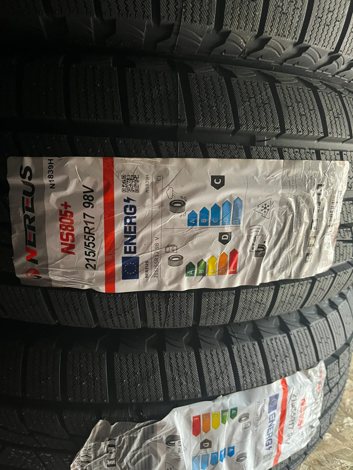 BRAND NEW NEREUS 215/55/17 WINTER TIRES image indicator(2)