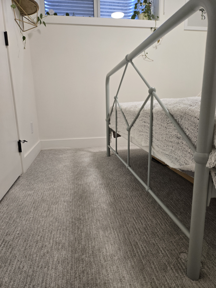 Light green metal bed frame - photo 5