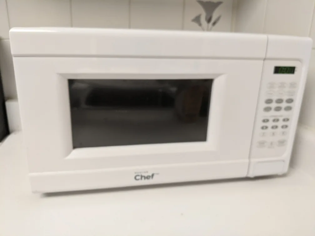 Master Chef 700W Microwave Oven thumbnail
