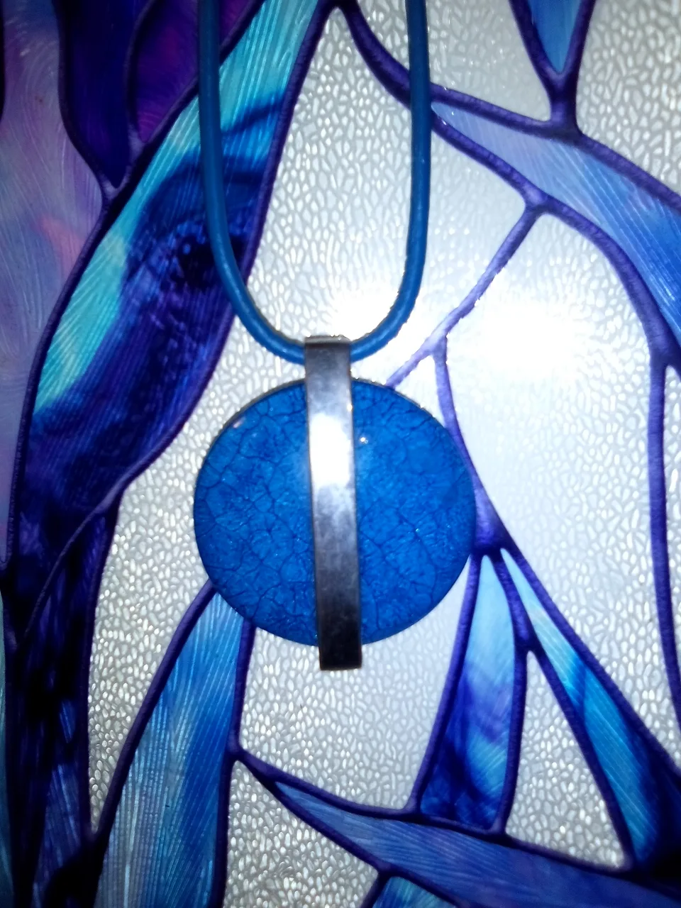 Blue Cracked Glass Pendant Necklace image indicator(2)