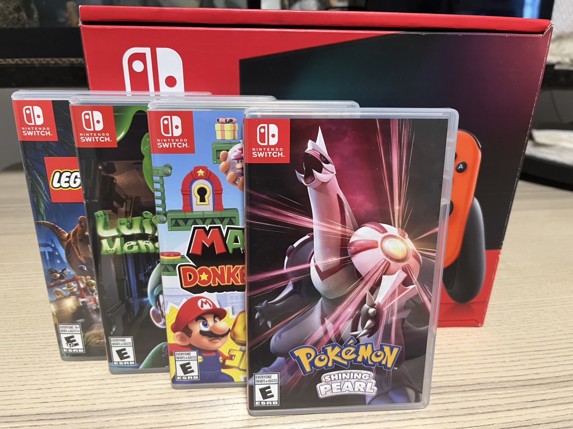 Brand New Nintendo Swicht Whit 4 Games