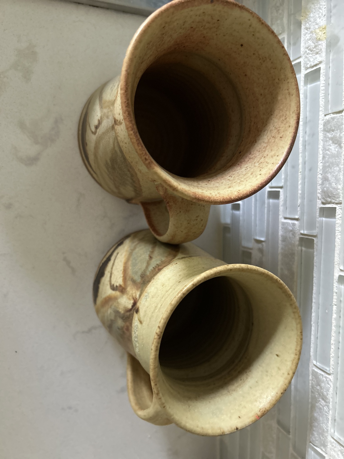 Pair very large mint condition Robin Hopper mugs/steins - photo 2