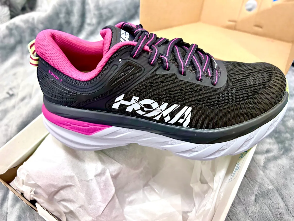 🍓REG $220+ NEW IN BOX! HOKA One Bondi Festival Fuschia image indicator(7)