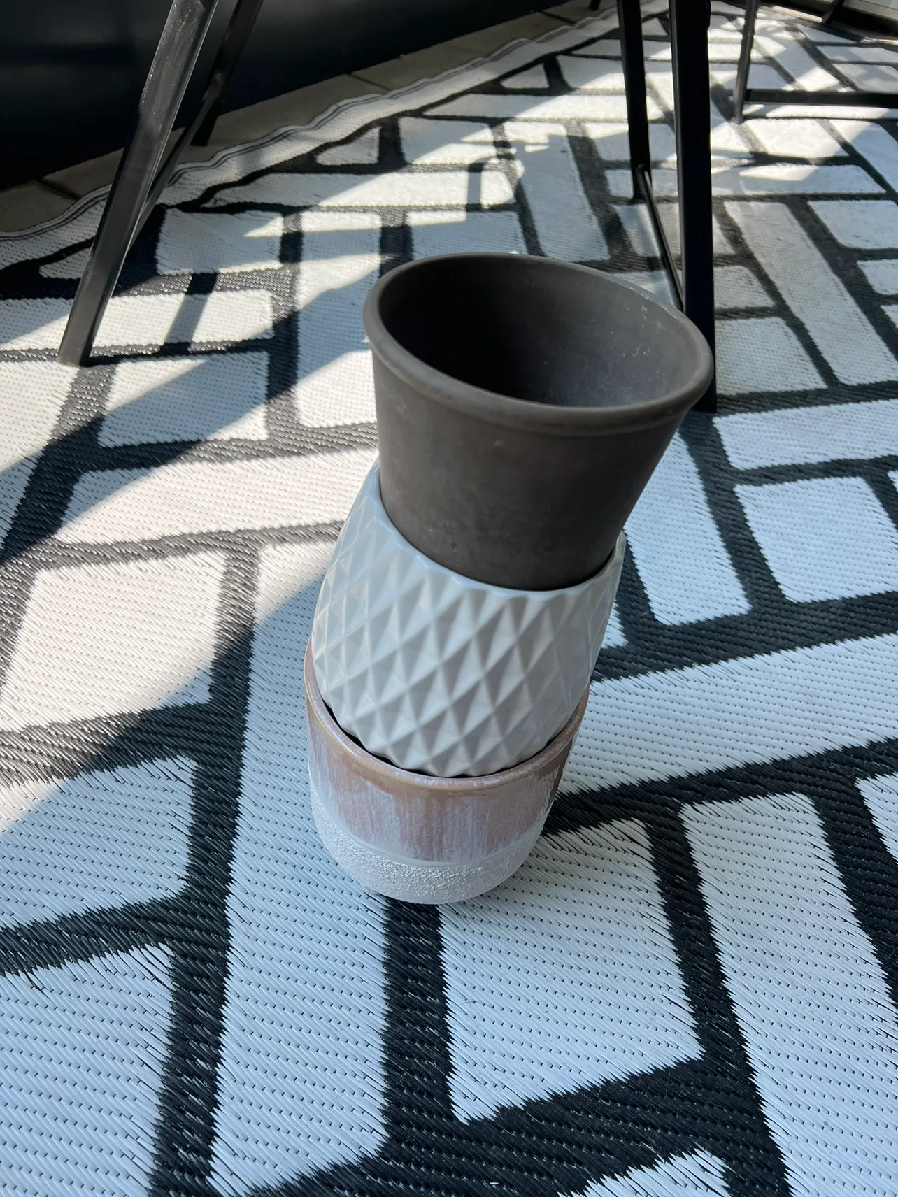 Free pots (11 Lillian St) thumbnail