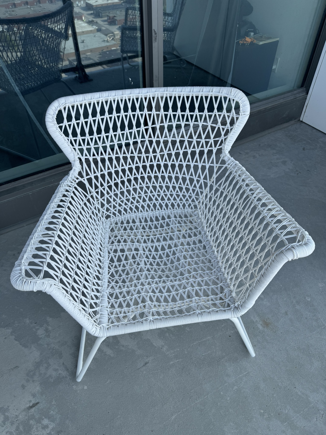 White Wicker Patio Chair - photo 4