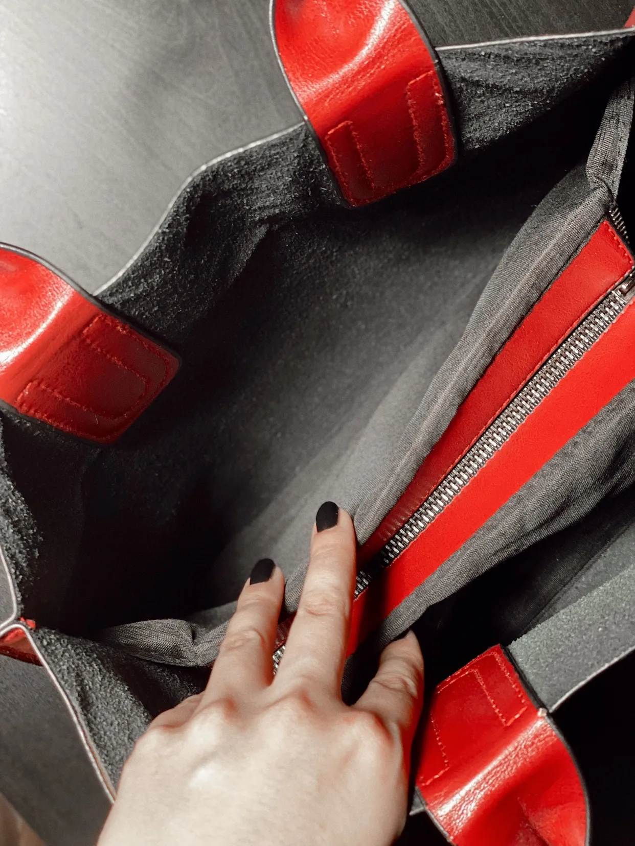 Red Tote Bag PU Leather with Shoulder Strap image indicator(6)