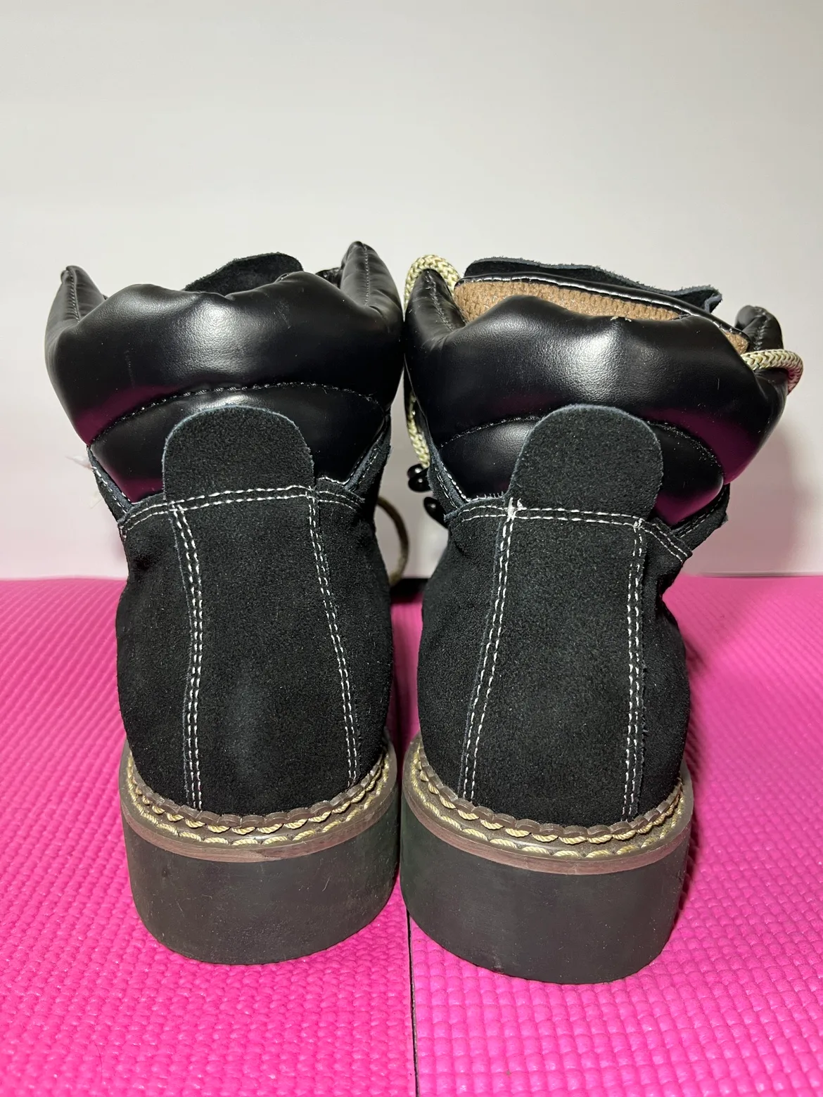 *New* Men’s Size 9 Black Leather Upper Hiking or Work Boots image indicator(4)