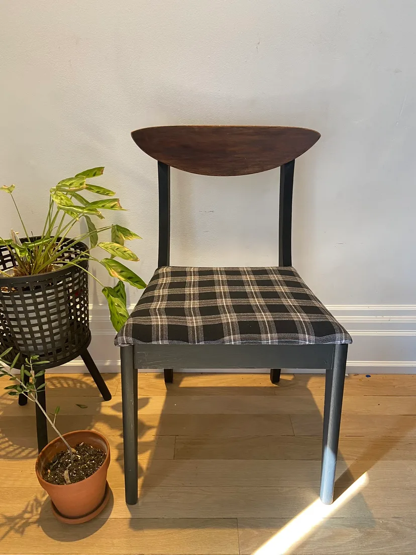 Mid-Century Dining Chair thumbnail