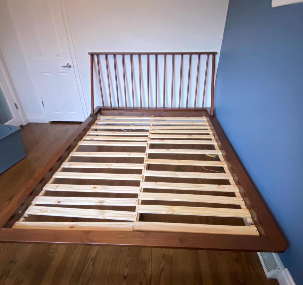 Walker Edison Spindle 100% pine Wood queen Bed & mattress - photo 2
