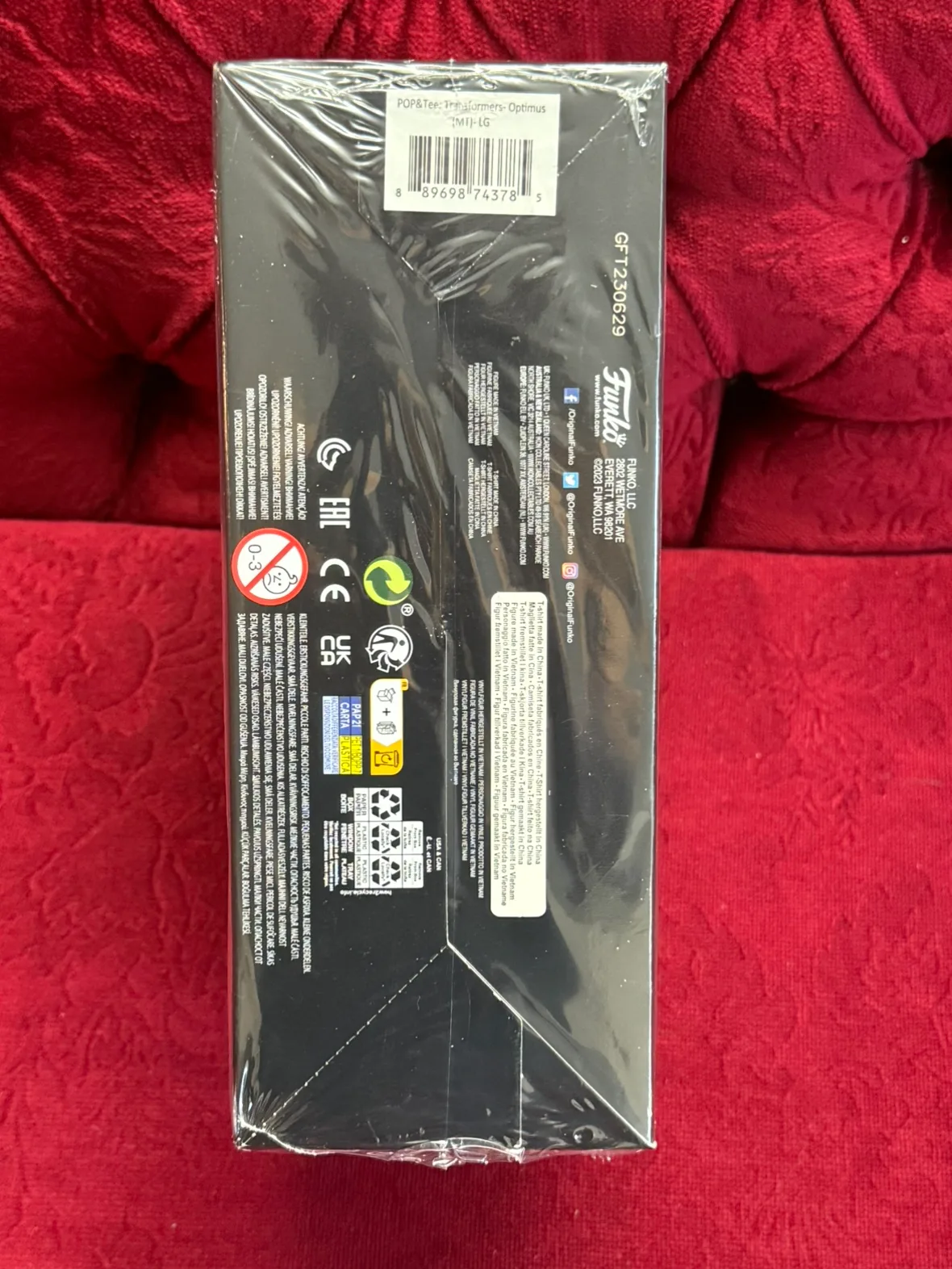 Funko Pop Transformers  Optimus Prime T-Shirt and Pop image indicator(3)