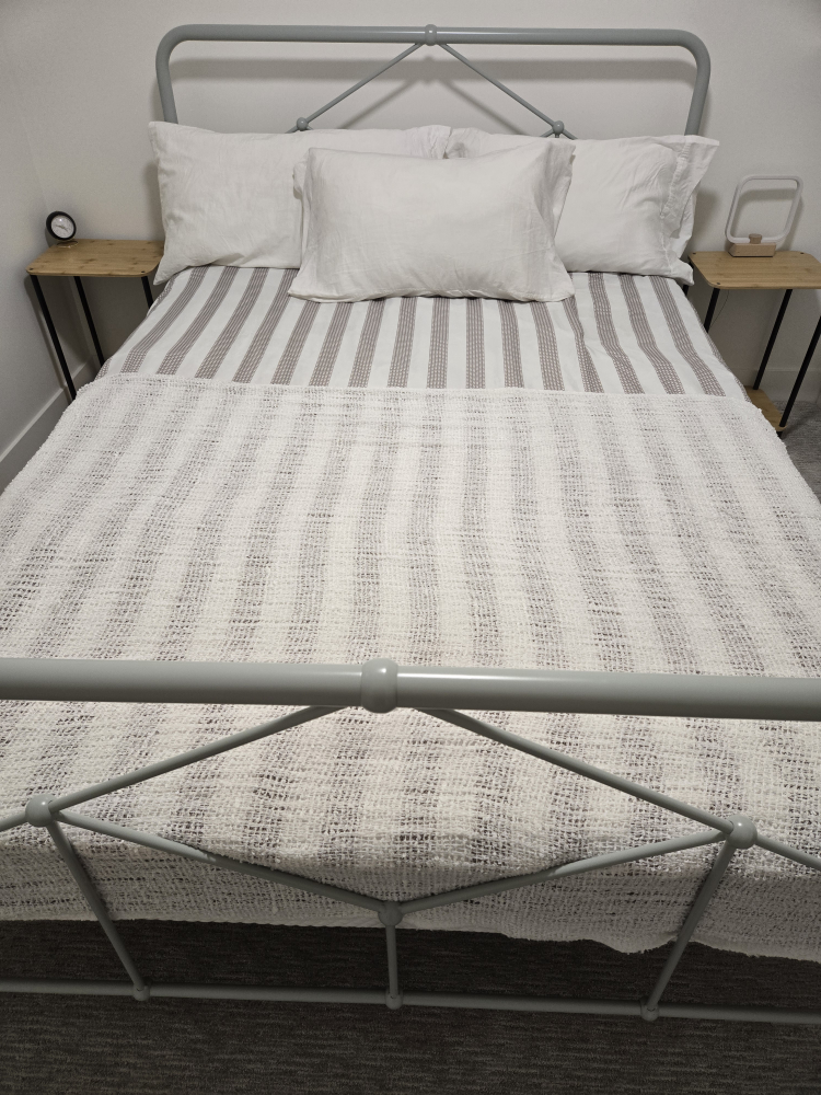 Light green metal bed frame - photo 2