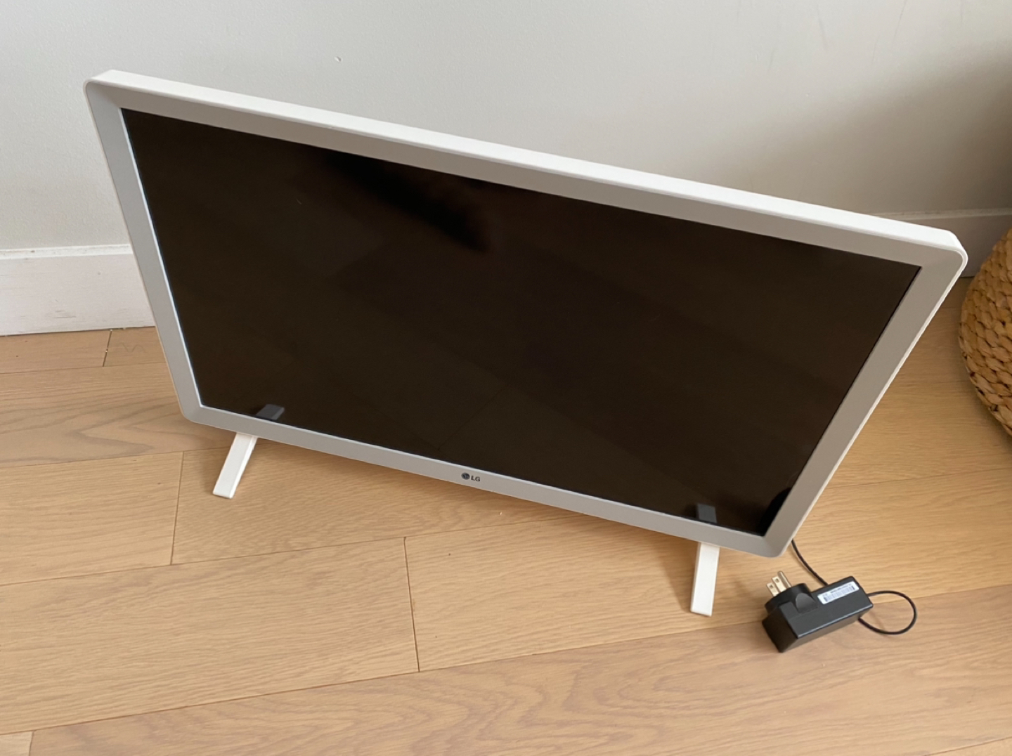 LG 24 inch Class HD TV monitor