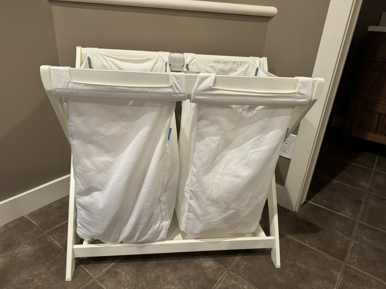UPPAbaby Bassinet Stand and Laundry Hamper - photo 2
