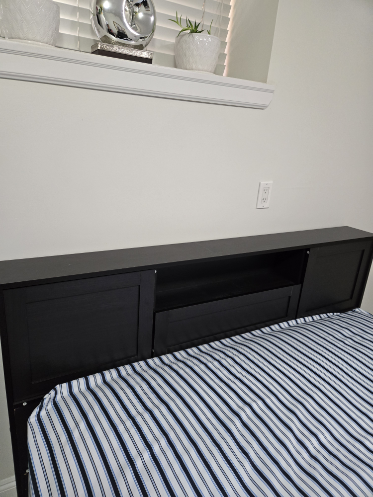 MOVING SALE!!! Very nice Bed Frame - photo 2