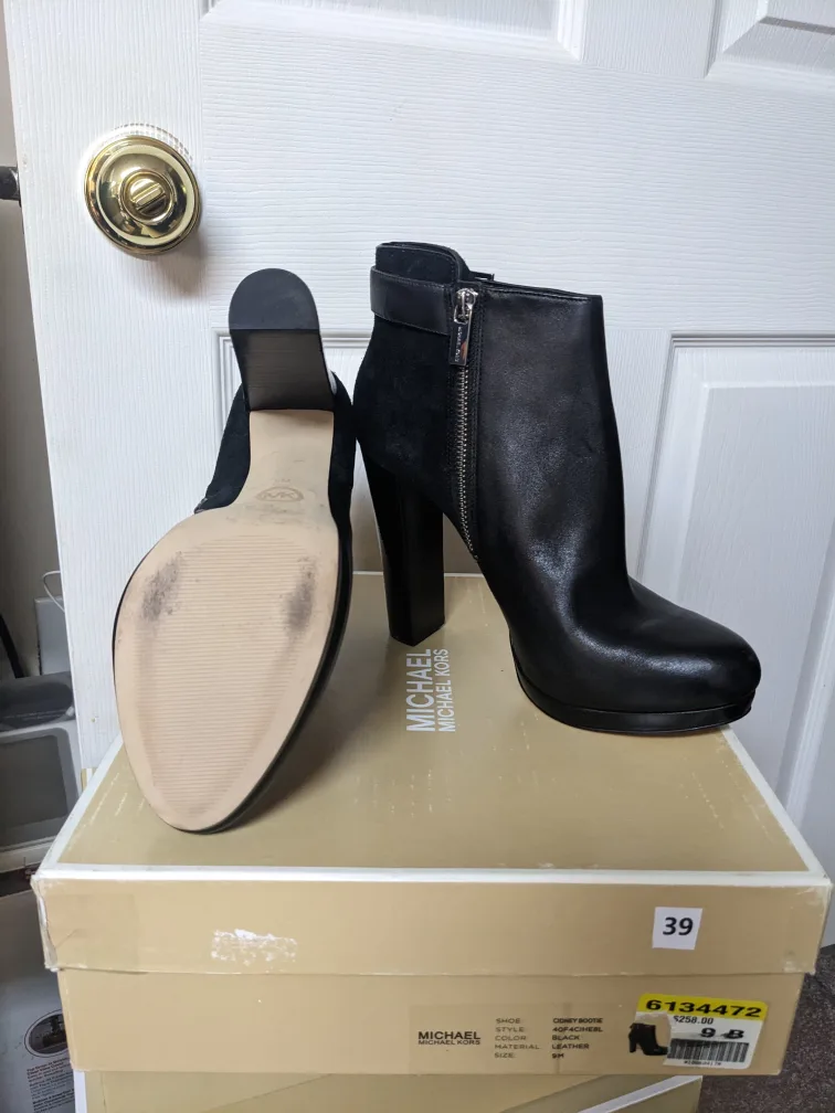 Michael Kors Black Leather Ankle Boots image indicator(3)