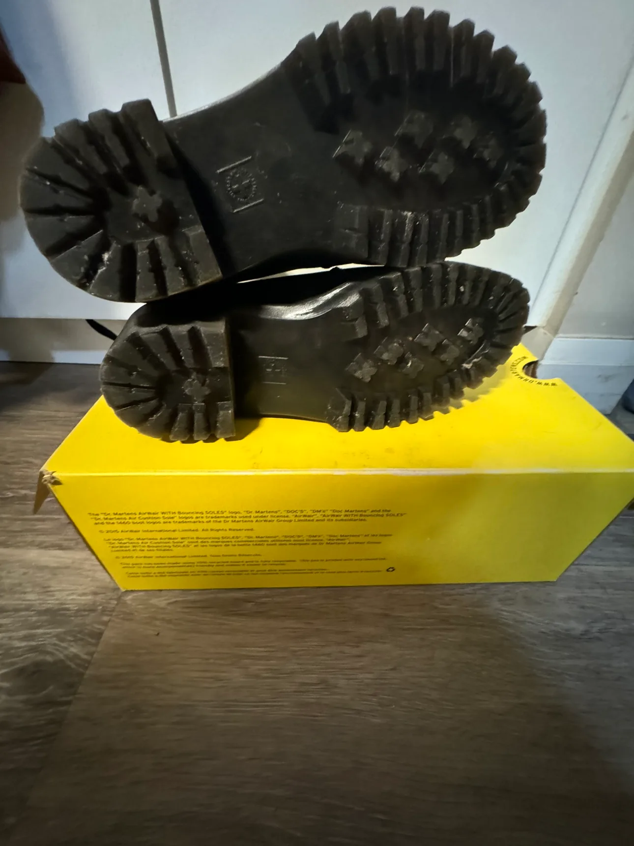 Dr. Martens Chelsea Boots image indicator(6)