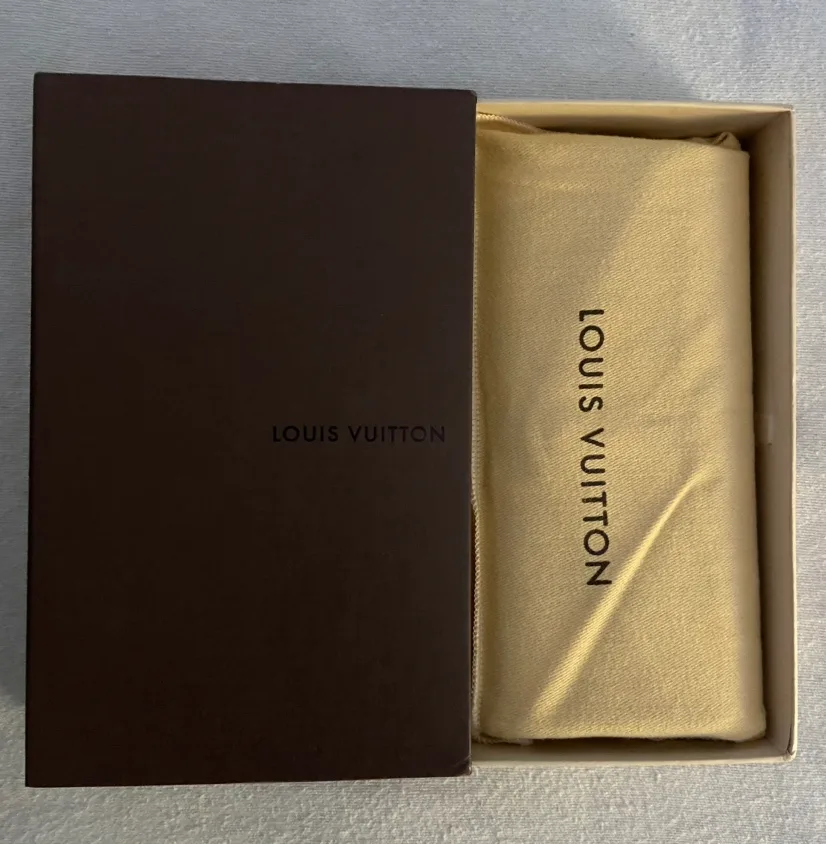 Louis Vuitton Damier Azur Wallet image indicator(5)